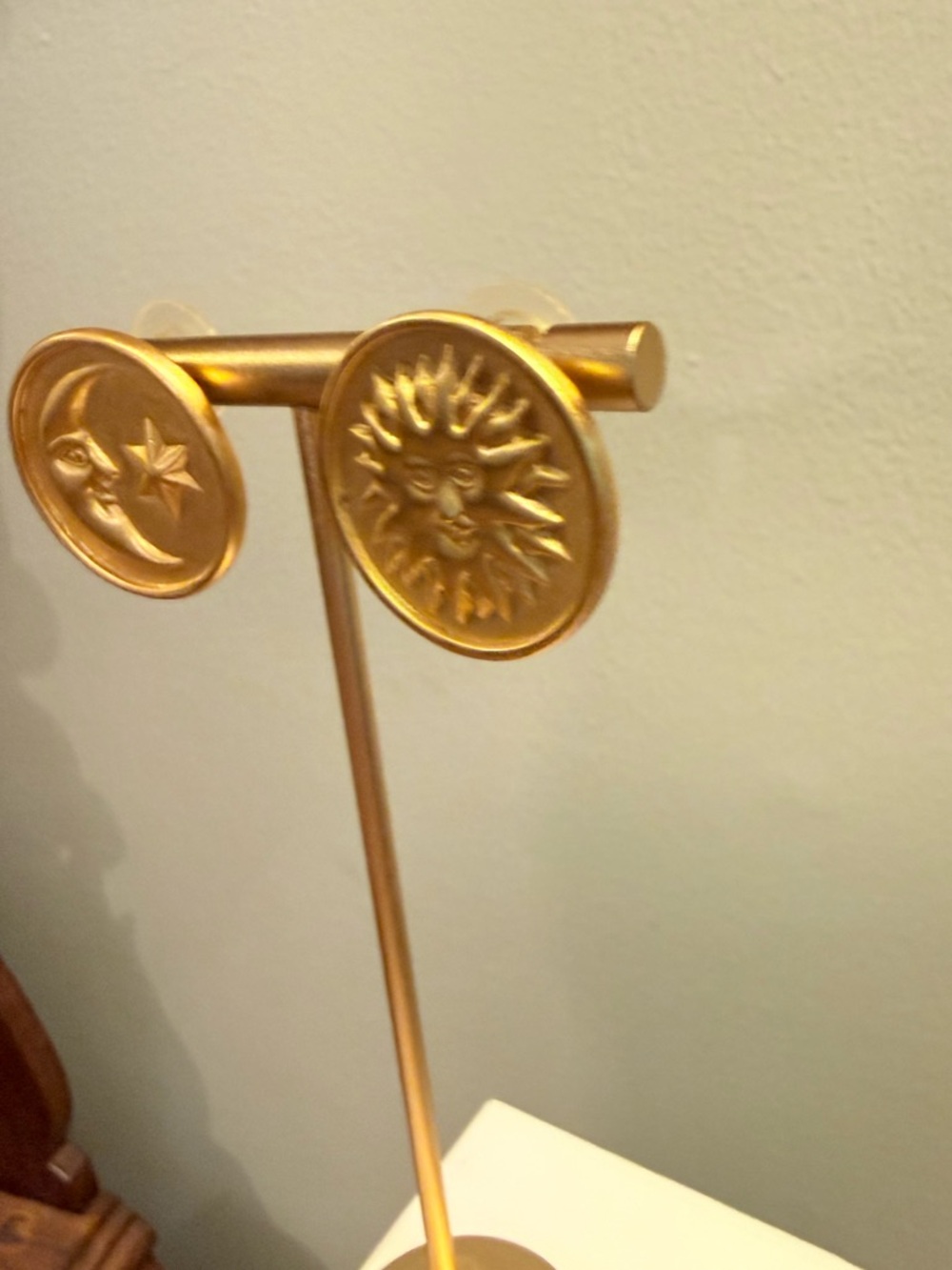 Anne Klein Vintage Gold Sun and Moon Disc Earrings Pierced Studs - Picture 3 of 8